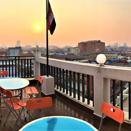 Lalune Hotel Phnom Penh Bagian luar foto