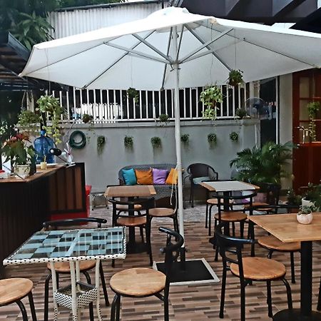Lalune Hotel Phnom Penh Bagian luar foto