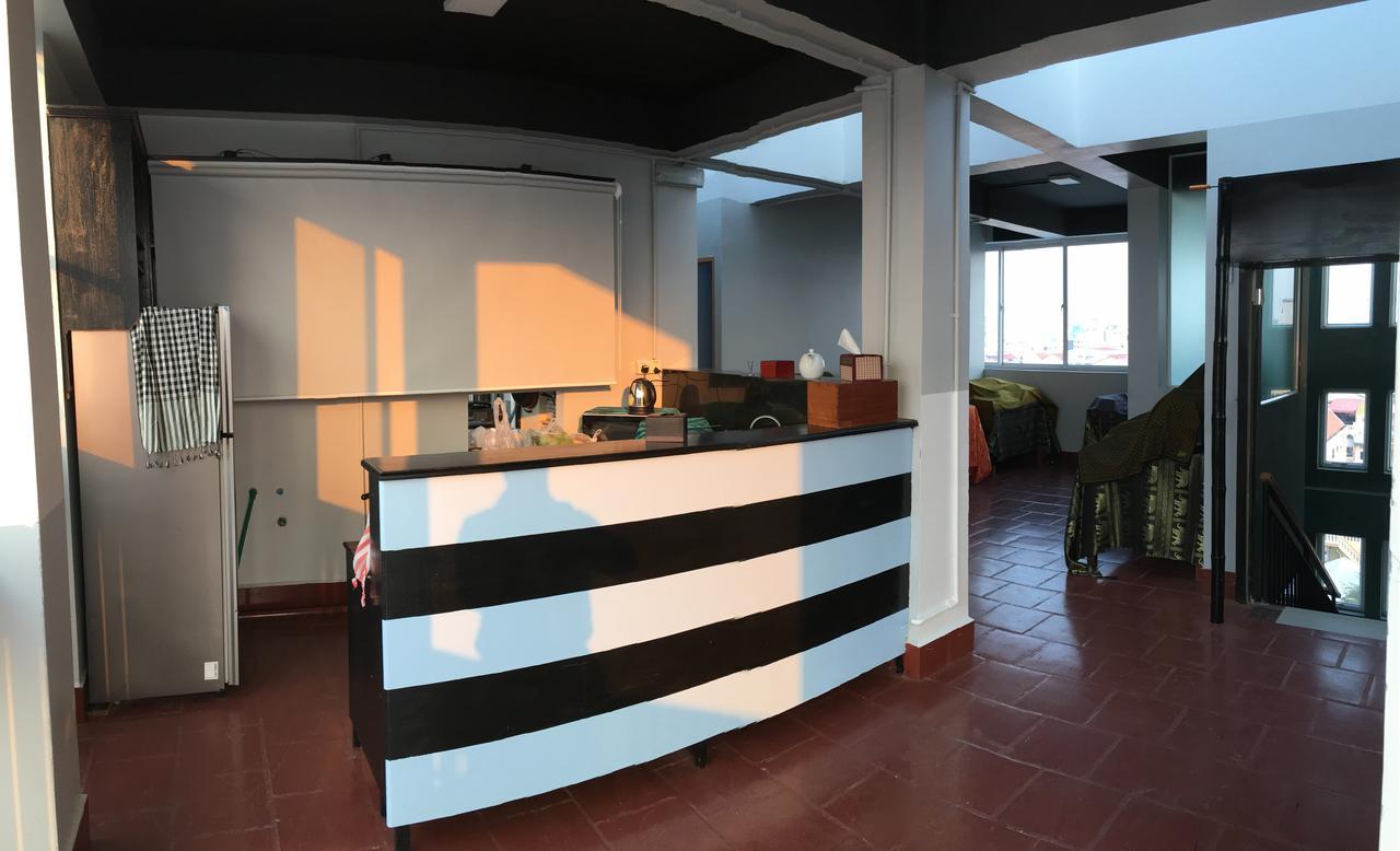 Lalune Hotel Phnom Penh Bagian luar foto