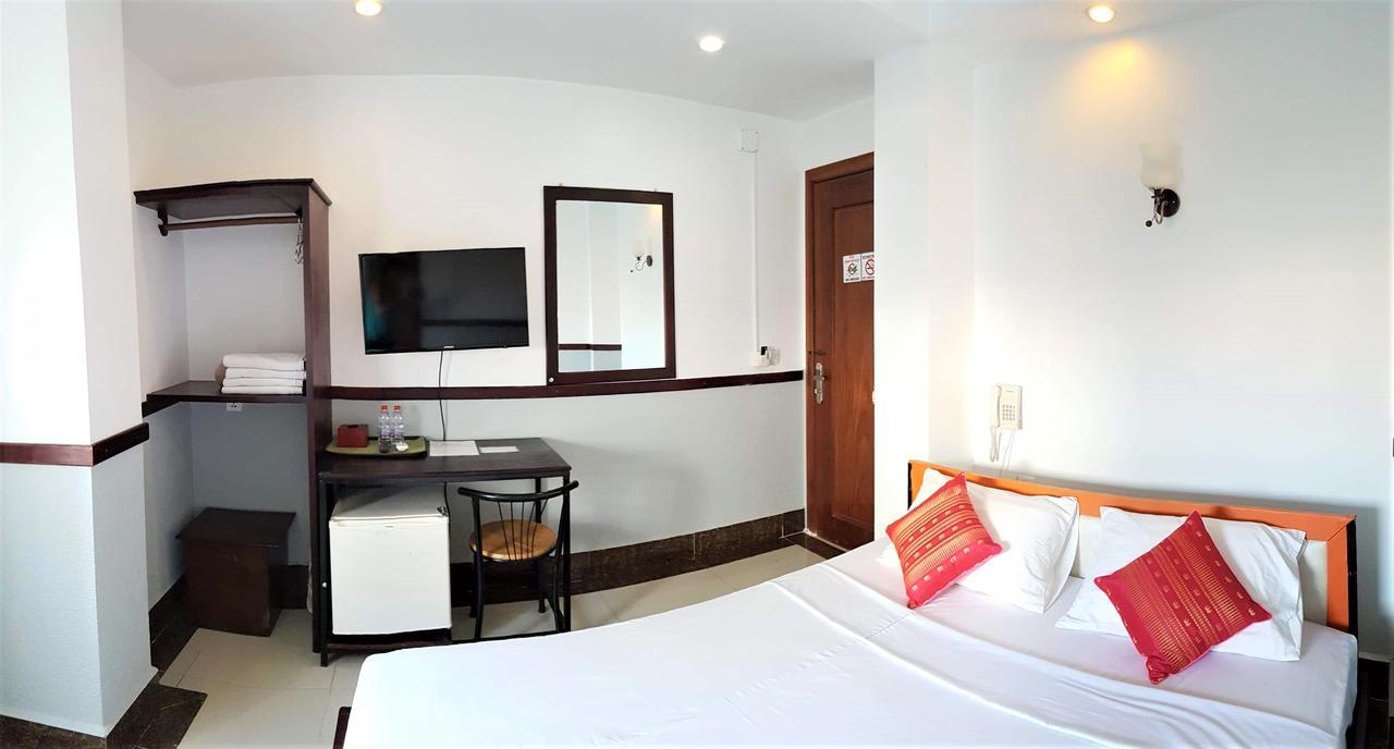 Lalune Hotel Phnom Penh Bagian luar foto