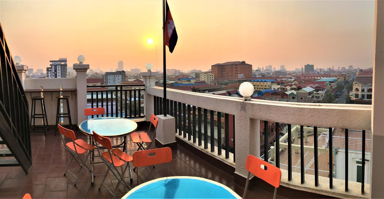 Lalune Hotel Phnom Penh Bagian luar foto