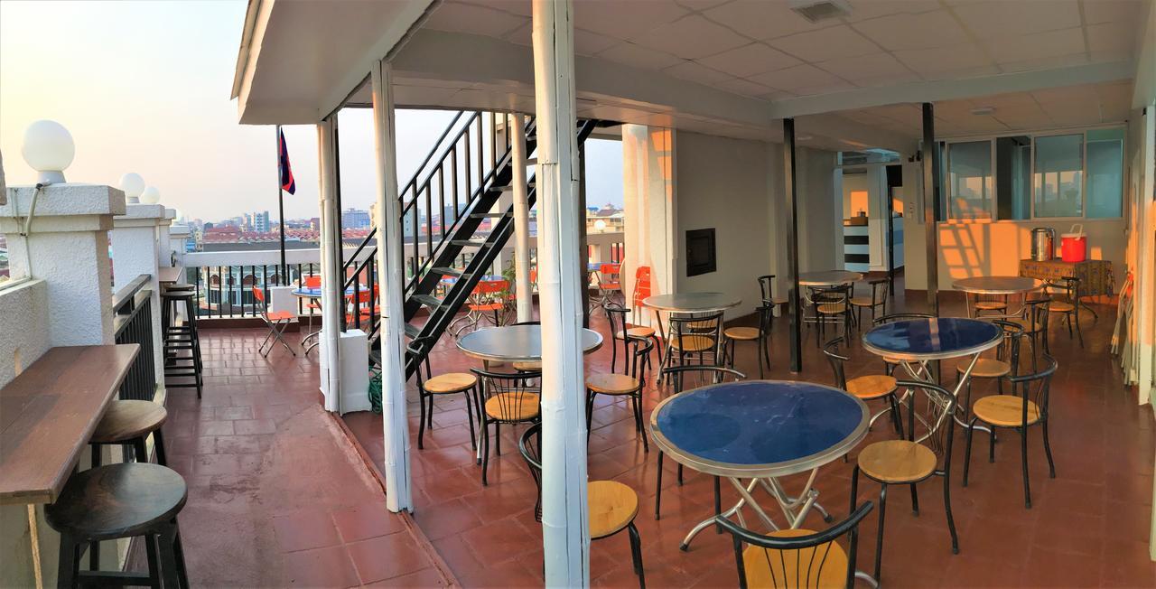 Lalune Hotel Phnom Penh Bagian luar foto