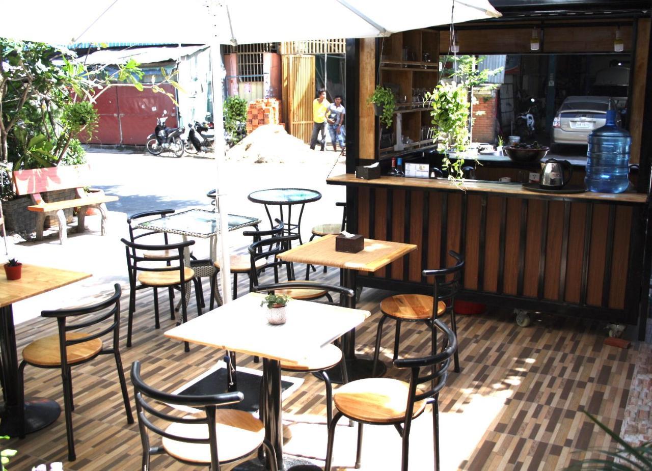 Lalune Hotel Phnom Penh Bagian luar foto