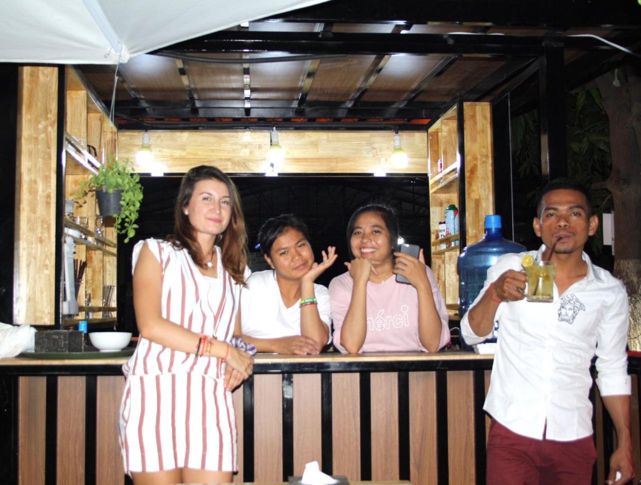 Lalune Hotel Phnom Penh Bagian luar foto