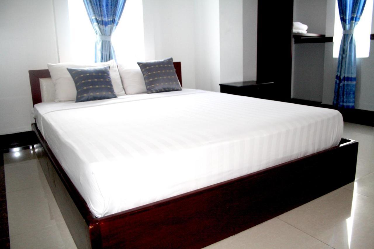 Lalune Hotel Phnom Penh Bagian luar foto