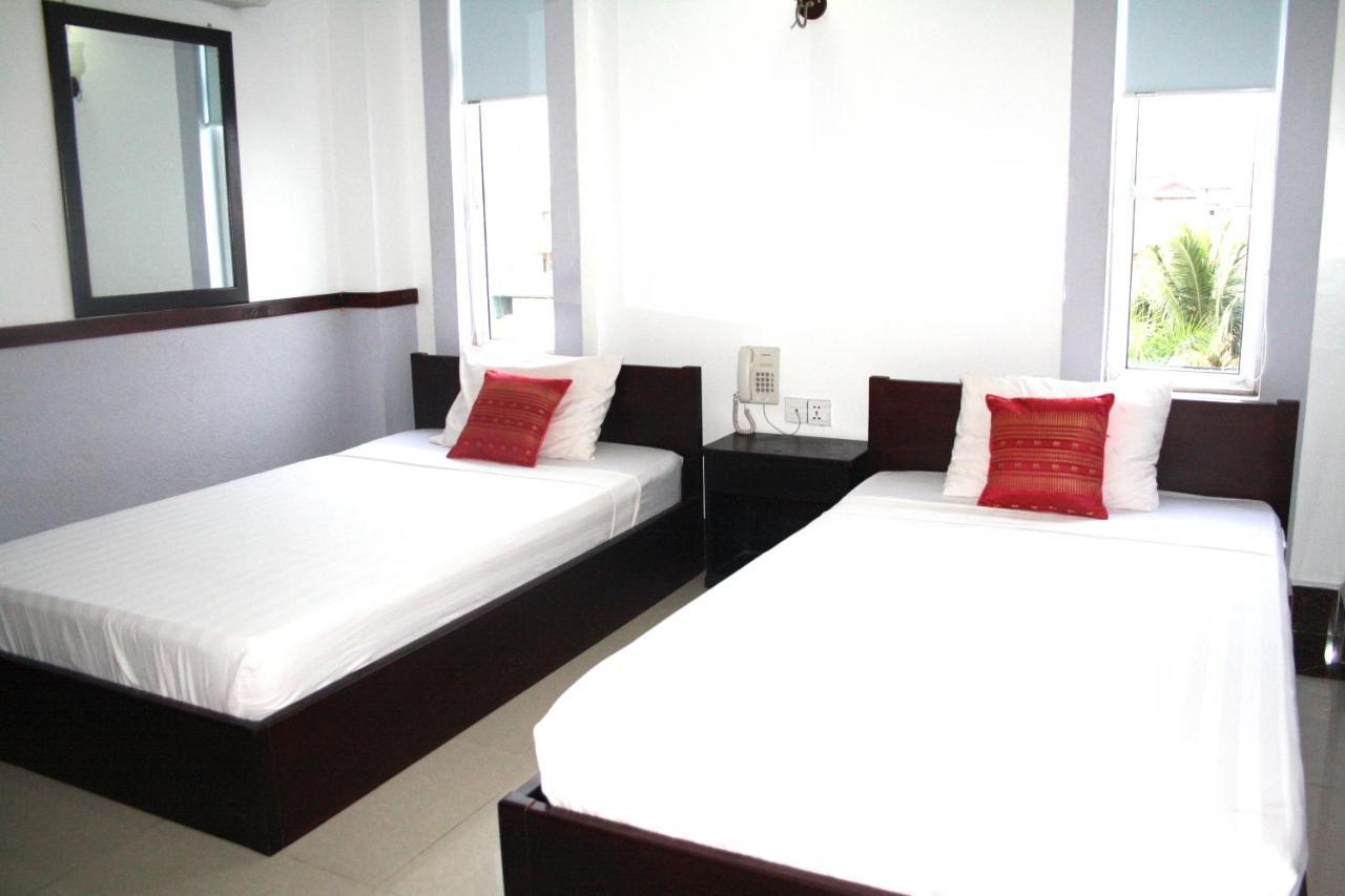 Lalune Hotel Phnom Penh Bagian luar foto