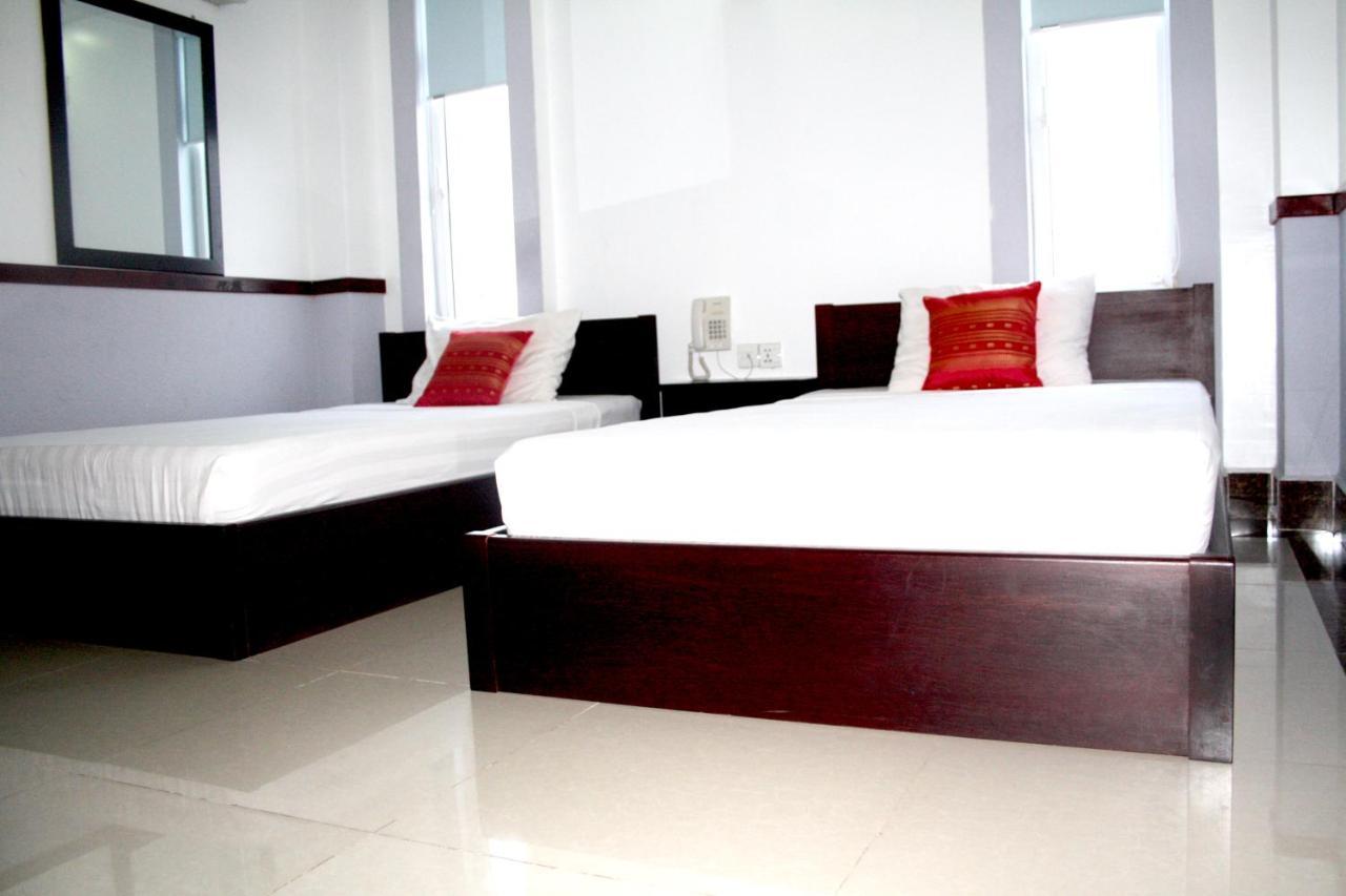 Lalune Hotel Phnom Penh Bagian luar foto