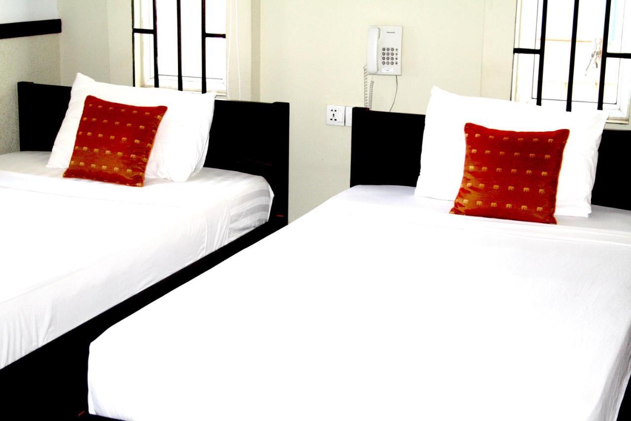 Lalune Hotel Phnom Penh Bagian luar foto
