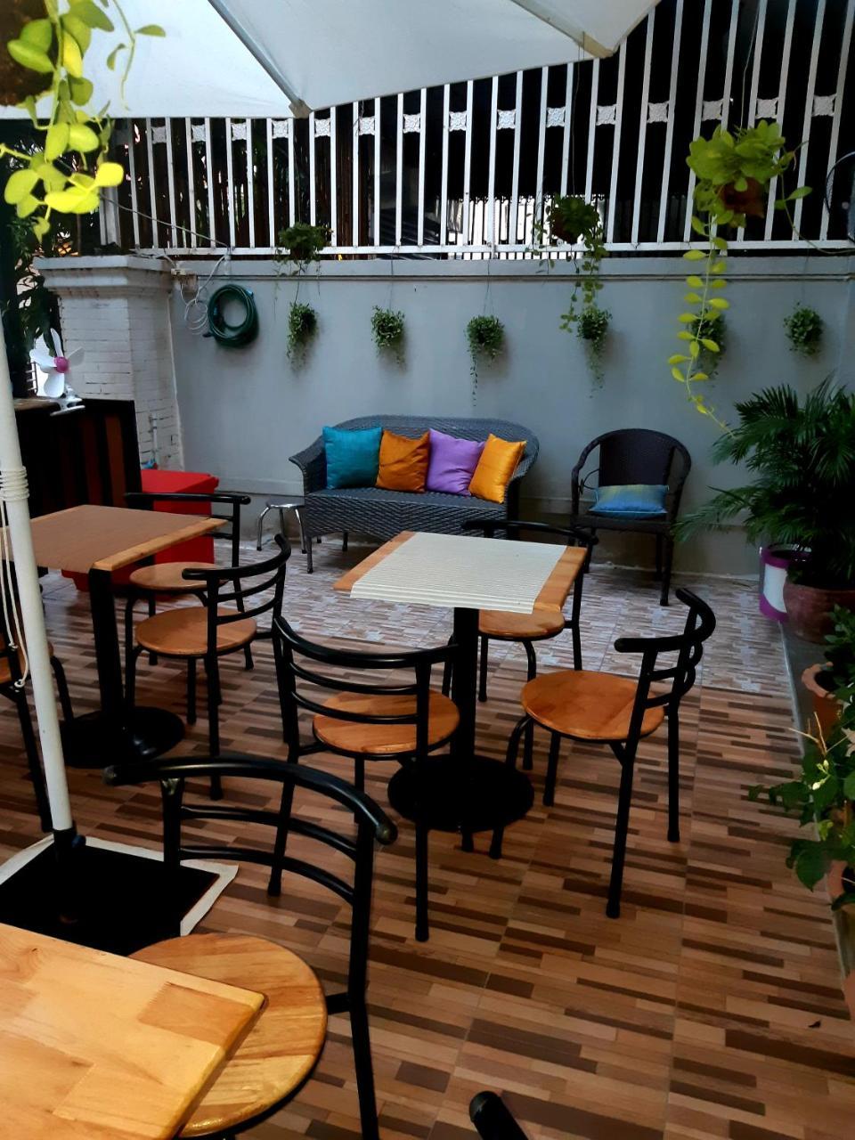 Lalune Hotel Phnom Penh Bagian luar foto