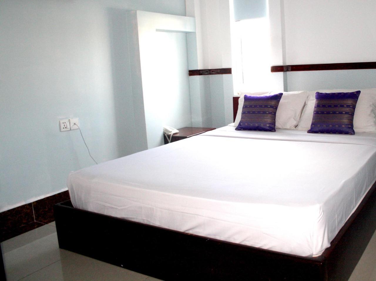 Lalune Hotel Phnom Penh Bagian luar foto