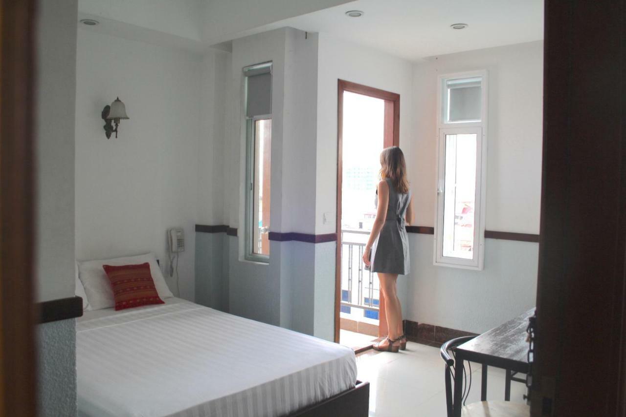 Lalune Hotel Phnom Penh Bagian luar foto